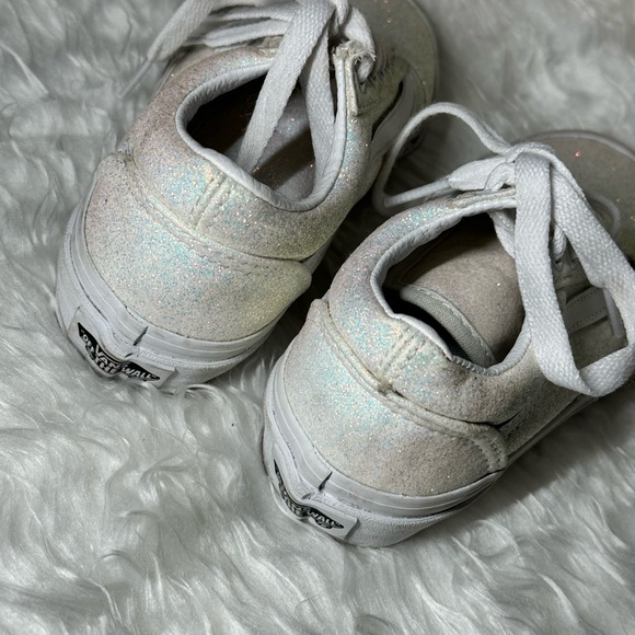 Vans - Picture 4 of 5